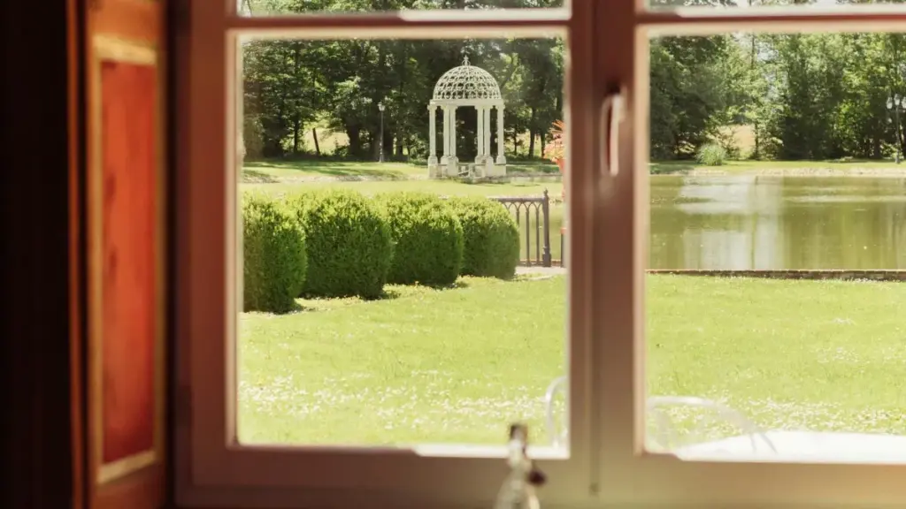 Praktičan vodič za bh. oglašivače: kako locirati i angažovati Latvia Line kreatore za sezonske rasprodaje, plus taktike, kanalni miks i brzi plan za 9.9–12.12 kampanje.