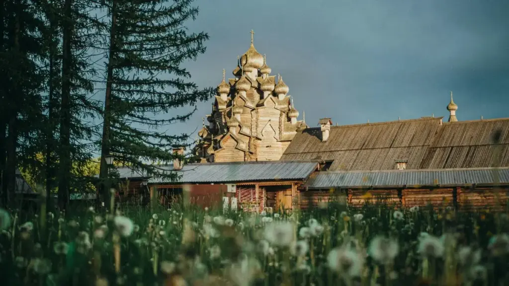 Praktičan vodič za oglašivače iz BiH: kako locirati, provjeriti i angažovati francuske Douyin kreatore za vizuelne recenzije proizvoda — taktike, alati i rizici.