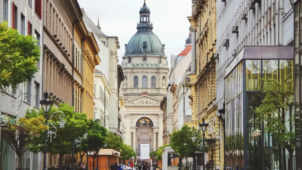 Praktičan vodič za oglašivače iz BiH kako pronaći i angažirati Panama Josh kreatore za affiliate kampanje preko influencera — taktike, alati i primjeri iz industrije.