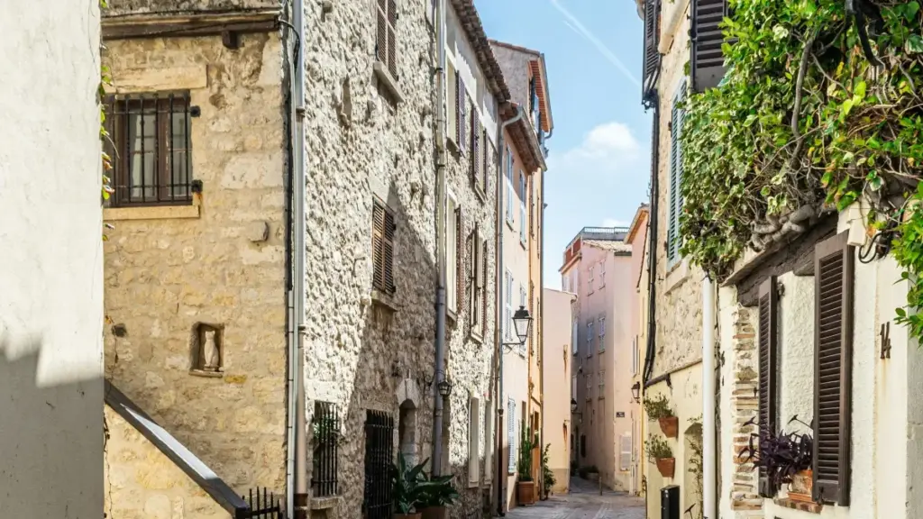 Praktičan vodič za kreatore iz Bosne i Hercegovine: kako pristupiti slovenskim fitness brendovima na YouTubeu, pregovarati o predstavljanju proizvoda i stvoriti konverziju.