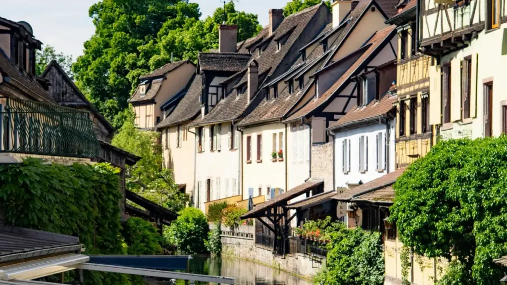 Praktičan vodič za kreatore iz BiH: kako targetirati i pitchati švedske brendove na OnlyFans radi live brand demoa — taktike, sigurnost i primjer poruke.